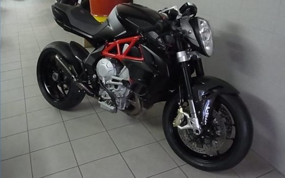 Umgebautes Motorrad MV Agusta Brutale 800 von A.T.T.-Tiedemann-Motorräder e.Kfm - Bild 9 Umgebautes Motorrad MV Agusta Brutale 800 von A.T.T.-Tiedemann-Motorräder e.Kfm - Bild 9