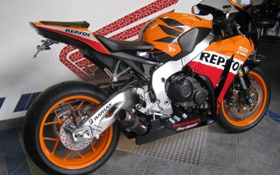 Umgebautes Motorrad Honda CBR1000RR Fireblade von Motorrad Kreiselmeyer GmbH - Bild 2 Umgebautes Motorrad Honda CBR1000RR Fireblade von Motorrad Kreiselmeyer GmbH - Bild 2