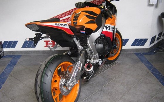 Umgebautes Motorrad Honda CBR1000RR Fireblade von Motorrad Kreiselmeyer GmbH - Bild 3 Umgebautes Motorrad Honda CBR1000RR Fireblade von Motorrad Kreiselmeyer GmbH - Bild 3