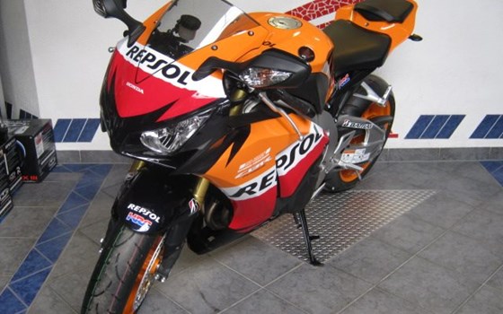 Umgebautes Motorrad Honda CBR1000RR Fireblade von Motorrad Kreiselmeyer GmbH - Bild 6 Umgebautes Motorrad Honda CBR1000RR Fireblade von Motorrad Kreiselmeyer GmbH - Bild 6