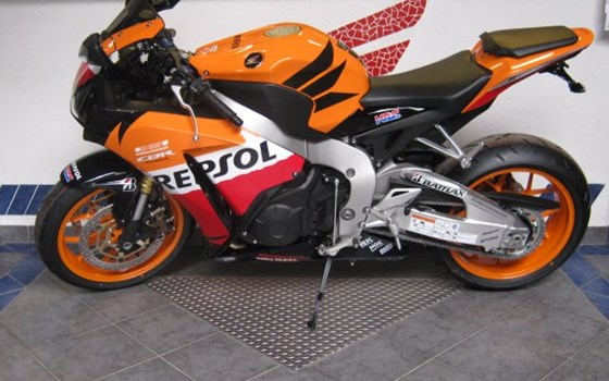 Umgebautes Motorrad Honda CBR1000RR Fireblade von Motorrad Kreiselmeyer GmbH - Bild 8 Umgebautes Motorrad Honda CBR1000RR Fireblade von Motorrad Kreiselmeyer GmbH - Bild 8