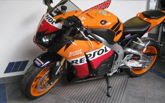 Umgebautes Motorrad Honda CBR1000RR Fireblade von Motorrad Kreiselmeyer GmbH - Bild 9 Umgebautes Motorrad Honda CBR1000RR Fireblade von Motorrad Kreiselmeyer GmbH - Bild 9