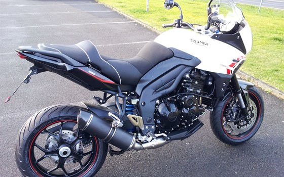 Umgebautes Motorrad Triumph Tiger Sport 1050 von Motorradhaus Löhmer GmbH - Bild 3 Umgebautes Motorrad Triumph Tiger Sport 1050 von Motorradhaus Löhmer GmbH - Bild 3