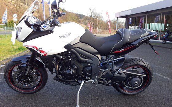 Umgebautes Motorrad Triumph Tiger Sport 1050 von Motorradhaus Löhmer GmbH - Bild 5 Umgebautes Motorrad Triumph Tiger Sport 1050 von Motorradhaus Löhmer GmbH - Bild 5