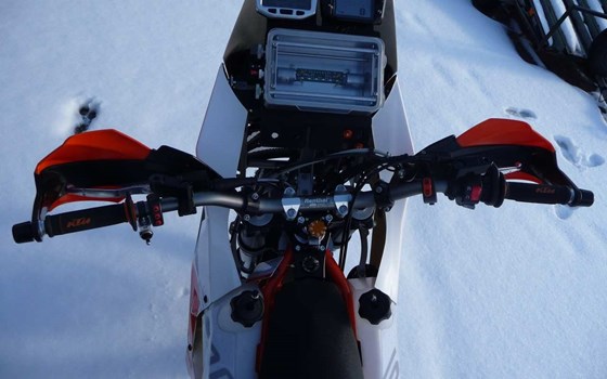 Umgebautes Motorrad KTM 690 Enduro R von Bräuer Motorradsport KG - Bild 2 Umgebautes Motorrad KTM 690 Enduro R von Bräuer Motorradsport KG - Bild 2