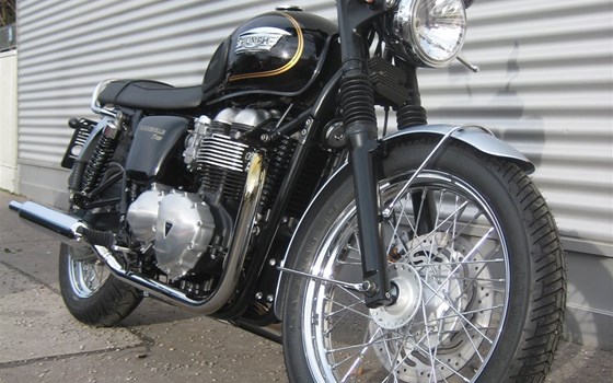 Umgebautes Motorrad Triumph Bonneville T100 von IL MOTO  Motorradhandel und Reparaturwerkstätte GesmbH - Bild 2 Umgebautes Motorrad Triumph Bonneville T100 von IL MOTO  Motorradhandel und Reparaturwerkstätte GesmbH - Bild 2
