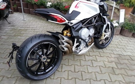 Umgebautes Motorrad MV Agusta Dragster 800 von A.T.T.-Tiedemann-Motorräder e.Kfm - Bild 2 Umgebautes Motorrad MV Agusta Dragster 800 von A.T.T.-Tiedemann-Motorräder e.Kfm - Bild 2