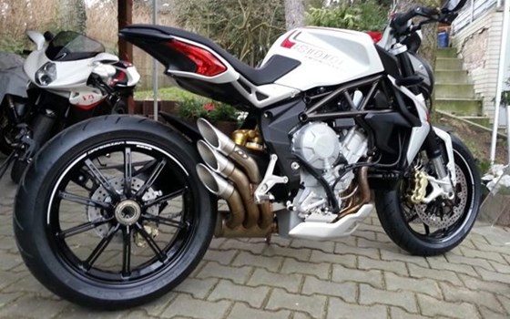 Umgebautes Motorrad MV Agusta Dragster 800 von A.T.T.-Tiedemann-Motorräder e.Kfm - Bild 3 Umgebautes Motorrad MV Agusta Dragster 800 von A.T.T.-Tiedemann-Motorräder e.Kfm - Bild 3