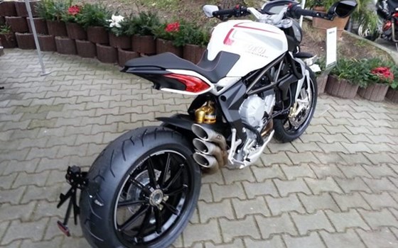 Umgebautes Motorrad MV Agusta Dragster 800 von A.T.T.-Tiedemann-Motorräder e.Kfm - Bild 4 Umgebautes Motorrad MV Agusta Dragster 800 von A.T.T.-Tiedemann-Motorräder e.Kfm - Bild 4