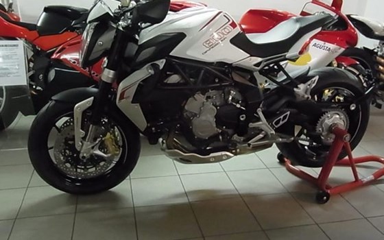 Umgebautes Motorrad MV Agusta Dragster 800 von A.T.T.-Tiedemann-Motorräder e.Kfm - Bild 6 Umgebautes Motorrad MV Agusta Dragster 800 von A.T.T.-Tiedemann-Motorräder e.Kfm - Bild 6
