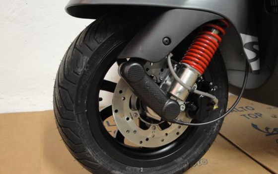 Umgebautes Motorrad Vespa GTS 300 i.e. Super Sport von Jahelka Zweirad GmbH - Bild 7 Umgebautes Motorrad Vespa GTS 300 i.e. Super Sport von Jahelka Zweirad GmbH - Bild 7