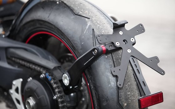 Umgebautes Motorrad Triumph Speed Triple R von Q-Bike Technik GmbH - Bild 5 Umgebautes Motorrad Triumph Speed Triple R von Q-Bike Technik GmbH - Bild 5