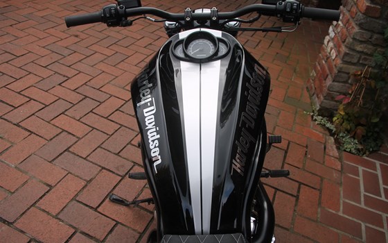 Umgebautes Motorrad Harley-Davidson V-Rod Night Rod VRSCD von X-Trem Custombikes - Bild 6 Umgebautes Motorrad Harley-Davidson V-Rod Night Rod VRSCD von X-Trem Custombikes - Bild 6
