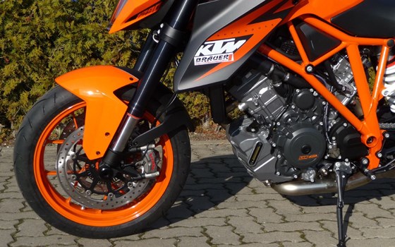 Umgebautes Motorrad KTM 1290 Super Duke R von Bräuer Motorradsport KG - Bild 8 Umgebautes Motorrad KTM 1290 Super Duke R von Bräuer Motorradsport KG - Bild 8