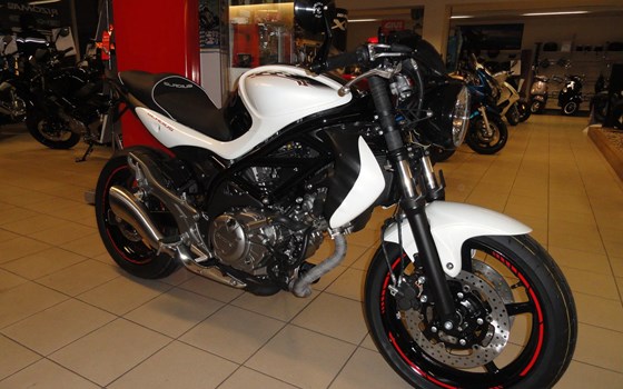 Umgebautes Motorrad Suzuki SFV 650 Gladius von Motorradhaus Steinbach GmbH - Bild 1 Umgebautes Motorrad Suzuki SFV 650 Gladius von Motorradhaus Steinbach GmbH - Bild 1