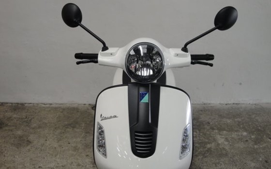 Umgebautes Motorrad Vespa GTS 125 ie Super von Jahelka Zweirad GmbH - Bild 5 Umgebautes Motorrad Vespa GTS 125 ie Super von Jahelka Zweirad GmbH - Bild 5