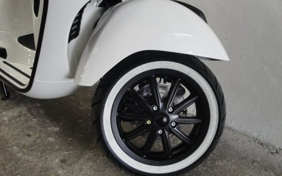 Umgebautes Motorrad Vespa GTS 125 ie Super von Jahelka Zweirad GmbH - Bild 6 Umgebautes Motorrad Vespa GTS 125 ie Super von Jahelka Zweirad GmbH - Bild 6
