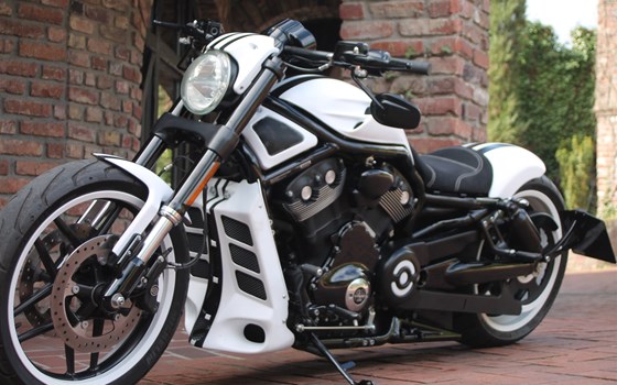 Umgebautes Motorrad Harley-Davidson Night Rod Special VRSCDX von X-Trem Custombikes - Bild 3 Umgebautes Motorrad Harley-Davidson Night Rod Special VRSCDX von X-Trem Custombikes - Bild 3