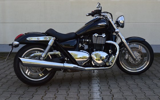 Umgebautes Motorrad Triumph Thunderbird von TRIUMPH Chemnitz Böttger und Budach OHG - Bild 1 Umgebautes Motorrad Triumph Thunderbird von TRIUMPH Chemnitz Böttger und Budach OHG - Bild 1