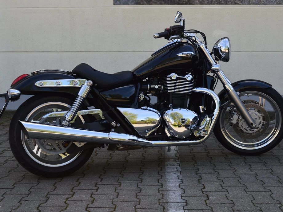 Umbgebautes Motorrad Triumph Thunderbird Bild 1: Umbgebautes Motorrad Triumph Thunderbird