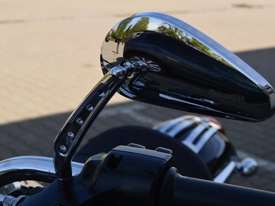 Umbgebautes Motorrad Triumph Thunderbird Bild 2: Umbgebautes Motorrad Triumph Thunderbird