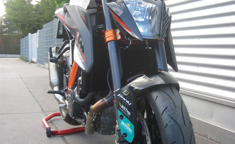 Umbgebautes Motorrad KTM 1290 Super Duke R Bild 7: Umbgebautes Motorrad KTM 1290 Super Duke R