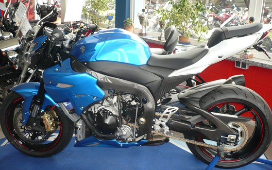 Umgebautes Motorrad Suzuki GSX-R 1000 von Reimo-Reinhard Motorrad GmbH - Bild 2 Umgebautes Motorrad Suzuki GSX-R 1000 von Reimo-Reinhard Motorrad GmbH - Bild 2