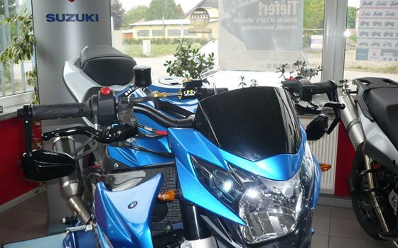 Umgebautes Motorrad Suzuki GSX-R 1000 von Reimo-Reinhard Motorrad GmbH - Bild 3 Umgebautes Motorrad Suzuki GSX-R 1000 von Reimo-Reinhard Motorrad GmbH - Bild 3