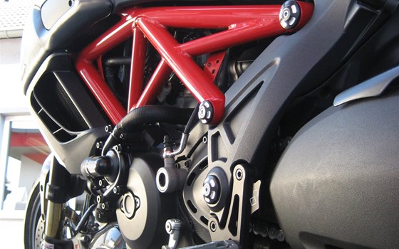 Umgebautes Motorrad Ducati Diavel Carbon von Kevin Auer Bike Performance GmbH - Bild 8 Umgebautes Motorrad Ducati Diavel Carbon von Kevin Auer Bike Performance GmbH - Bild 8