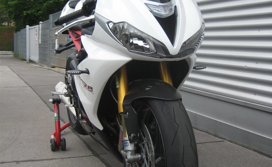 Umbgebautes Motorrad Triumph Daytona 675 R Bild 2: Umbgebautes Motorrad Triumph Daytona 675 R