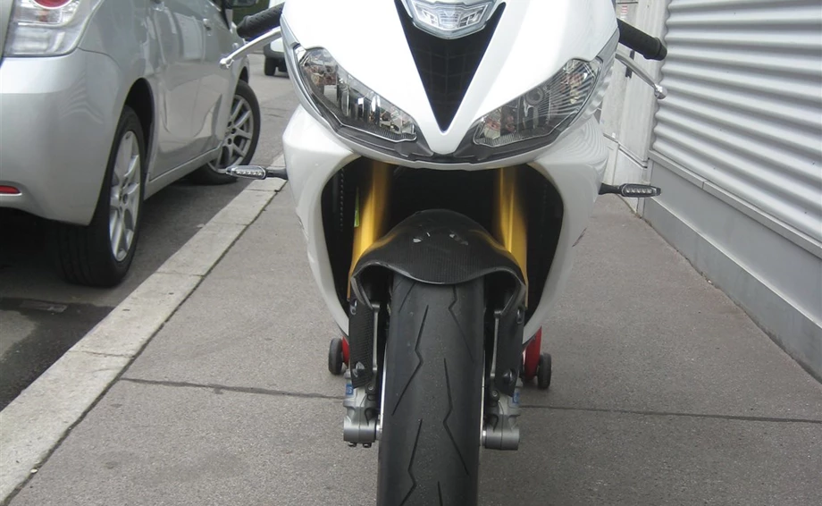 Umbgebautes Motorrad Triumph Daytona 675 R Bild 3: Umbgebautes Motorrad Triumph Daytona 675 R