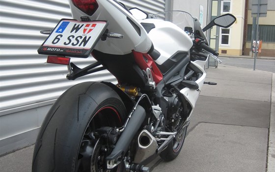 Umgebautes Motorrad Triumph Daytona 675 R von IL MOTO  Motorradhandel und Reparaturwerkstätte GesmbH - Bild 4 Umgebautes Motorrad Triumph Daytona 675 R von IL MOTO  Motorradhandel und Reparaturwerkstätte GesmbH - Bild 4