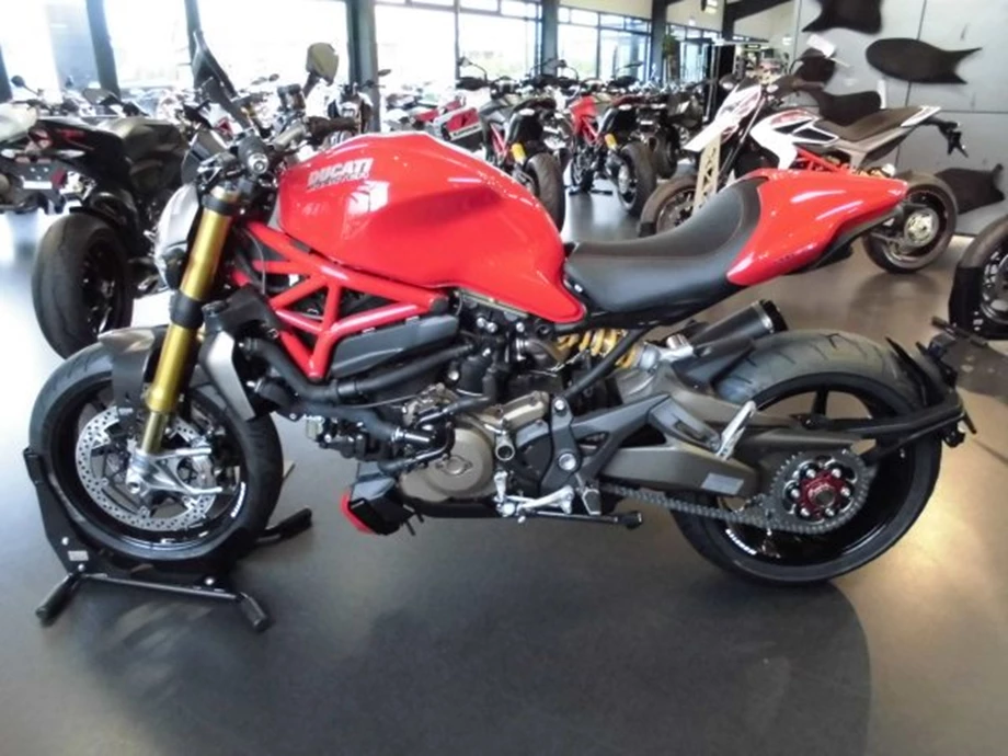 Umbgebautes Motorrad Ducati Monster 1200 S Bild 2: Umbgebautes Motorrad Ducati Monster 1200 S