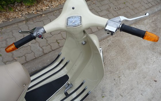 Umgebautes Motorrad Vespa 150 von Bräuer Motorradsport KG - Bild 8 Umgebautes Motorrad Vespa 150 von Bräuer Motorradsport KG - Bild 8