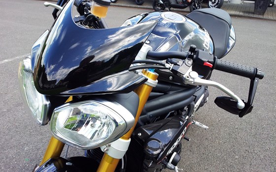 Umgebautes Motorrad Triumph Speed Triple R von Motorradhaus Löhmer GmbH - Bild 5 Umgebautes Motorrad Triumph Speed Triple R von Motorradhaus Löhmer GmbH - Bild 5