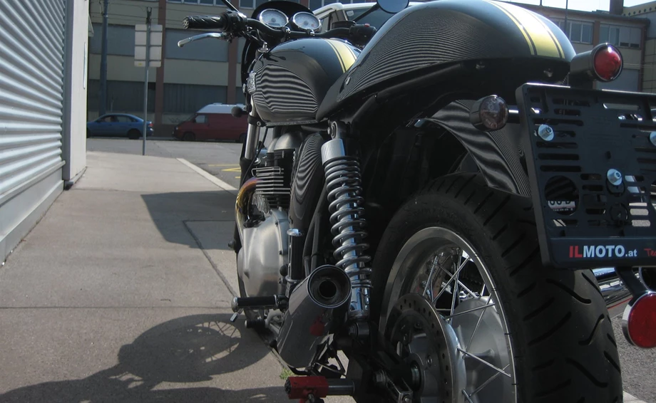 Umbgebautes Motorrad Triumph Thruxton Bild 3: Umbgebautes Motorrad Triumph Thruxton