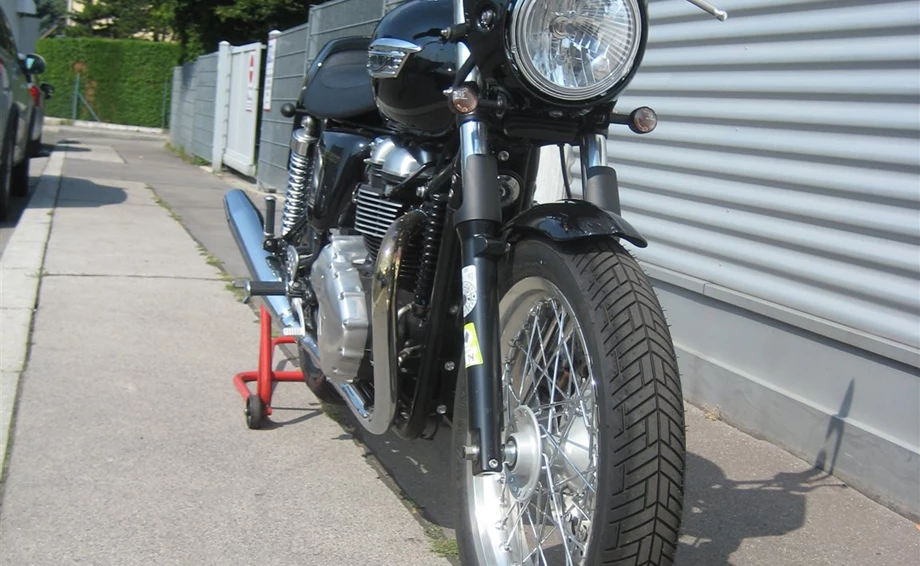 Umbgebautes Motorrad Triumph Thruxton Bild 4: Umbgebautes Motorrad Triumph Thruxton