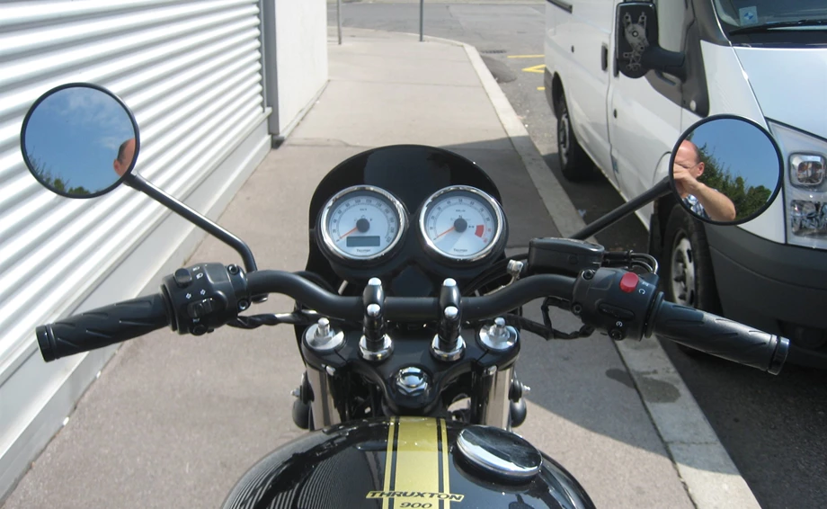 Umbgebautes Motorrad Triumph Thruxton Bild 7: Umbgebautes Motorrad Triumph Thruxton