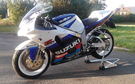 Umgebautes Motorrad Suzuki GSX-R 750 von A. Reinmuth Motorräder - Bild 1 Umgebautes Motorrad Suzuki GSX-R 750 von A. Reinmuth Motorräder - Bild 1