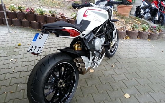 Umgebautes Motorrad MV Agusta Dragster 800 von A.T.T.-Tiedemann-Motorräder e.Kfm - Bild 5 Umgebautes Motorrad MV Agusta Dragster 800 von A.T.T.-Tiedemann-Motorräder e.Kfm - Bild 5
