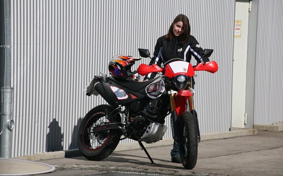 Umgebautes Motorrad Kreidler Supermoto 125 DD von Warm Up Zweiradtechnik GmbH - Bild 2 Umgebautes Motorrad Kreidler Supermoto 125 DD von Warm Up Zweiradtechnik GmbH - Bild 2