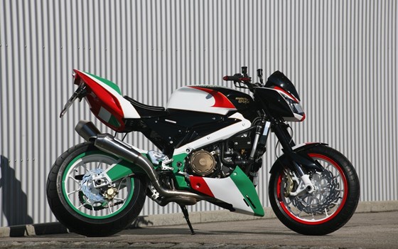 Umgebautes Motorrad Aprilia Tuono V4 R von Warm Up Zweiradtechnik GmbH - Bild 2 Umgebautes Motorrad Aprilia Tuono V4 R von Warm Up Zweiradtechnik GmbH - Bild 2