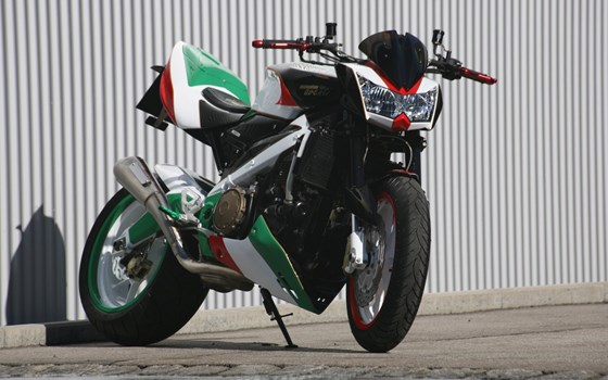 Umgebautes Motorrad Aprilia Tuono V4 R von Warm Up Zweiradtechnik GmbH - Bild 4 Umgebautes Motorrad Aprilia Tuono V4 R von Warm Up Zweiradtechnik GmbH - Bild 4