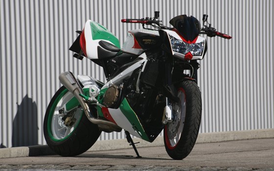 Umgebautes Motorrad Aprilia Tuono V4 R von Warm Up Zweiradtechnik GmbH - Bild 5 Umgebautes Motorrad Aprilia Tuono V4 R von Warm Up Zweiradtechnik GmbH - Bild 5