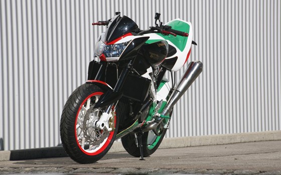 Umgebautes Motorrad Aprilia Tuono V4 R von Warm Up Zweiradtechnik GmbH - Bild 6 Umgebautes Motorrad Aprilia Tuono V4 R von Warm Up Zweiradtechnik GmbH - Bild 6