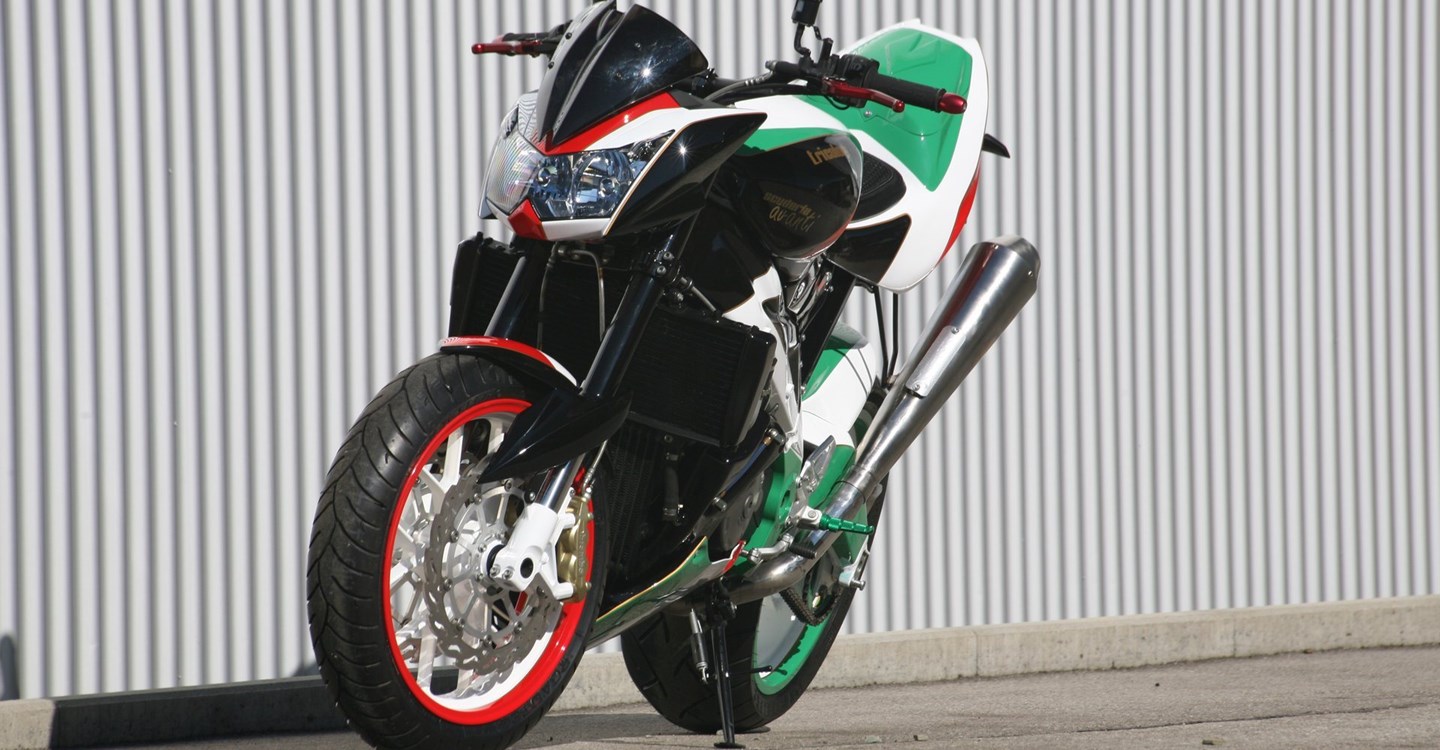 Umbgebautes Motorrad Aprilia Tuono V4 R