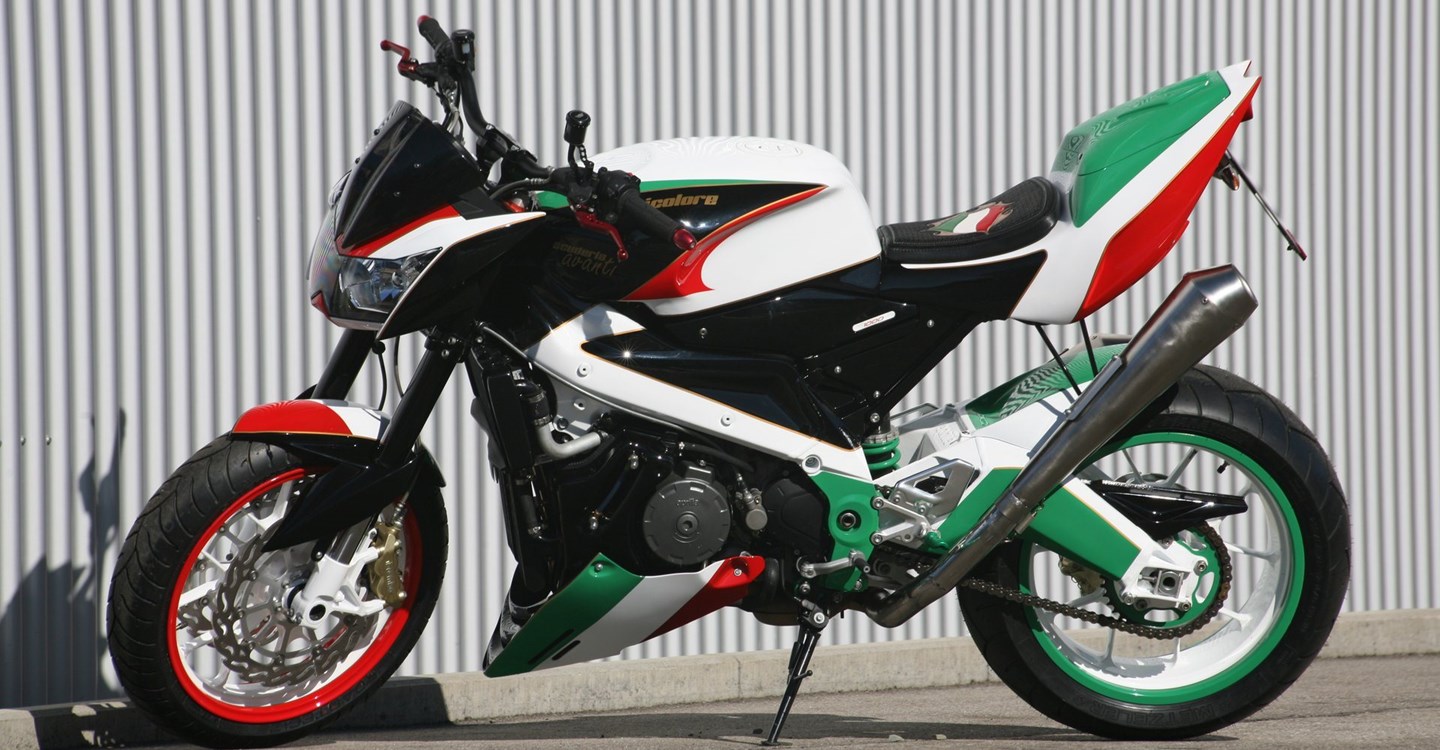 Umbgebautes Motorrad Aprilia Tuono V4 R