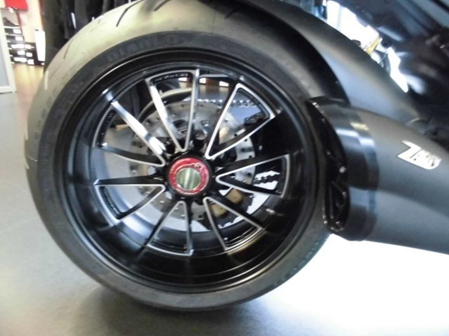 Umbgebautes Motorrad Ducati Diavel 1200 Dark Bild 7: Umbgebautes Motorrad Ducati Diavel 1200 Dark