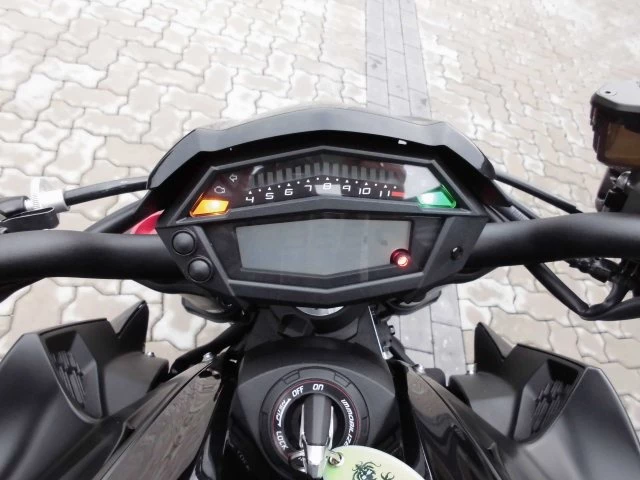 Umbgebautes Motorrad Kawasaki Z 1000 Black Edition Bild 10: Umbgebautes Motorrad Kawasaki Z 1000 Black Edition