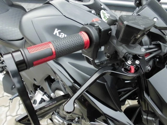 Umbgebautes Motorrad Kawasaki Z 1000 Black Edition Bild 7: Umbgebautes Motorrad Kawasaki Z 1000 Black Edition